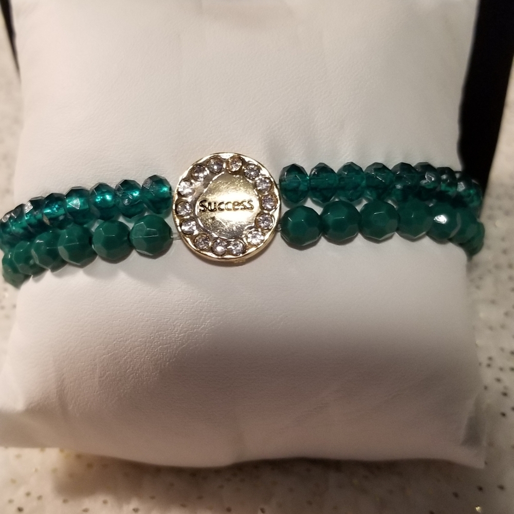 Green stretch  Bracelet